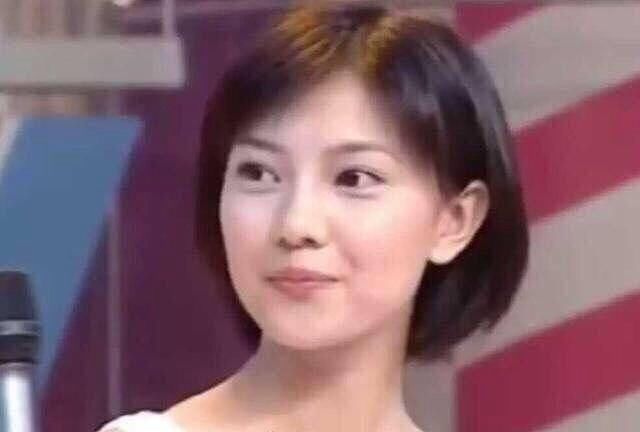 39岁高圆圆剪了个发型，重回19岁，网友直夸20年气质没变