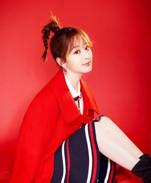  [气质]女生不要总是披发，2020年流行这3款“扎发”，时髦显脸小有气质
