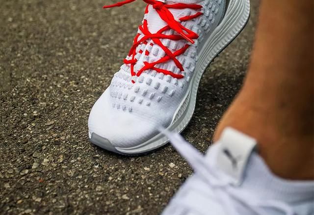 论上脚回头率和可玩性，这双新鞋我给 100 分！