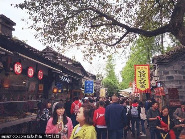 五一假期这些景区被挤爆！更可怕的是……