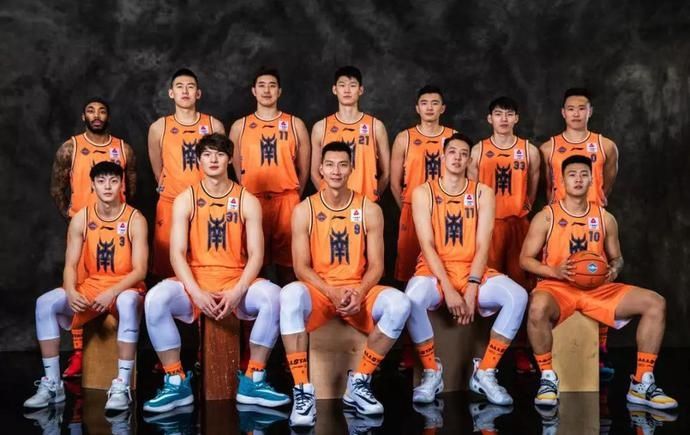 郭艾伦cba全明星球鞋