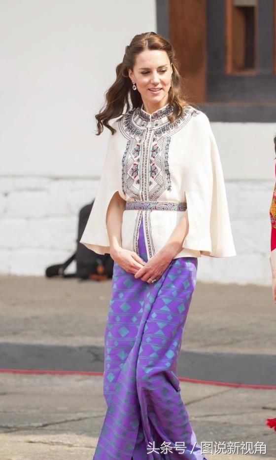 凯特王妃又换发型，中分卷发跟往常不同，网友:她像百变王妃