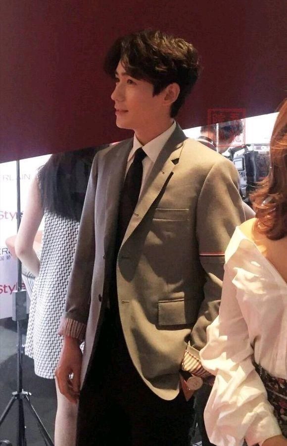 网友爆出未精修朱一龙照片简直辣眼睛 粉丝回怼你算什么天仙