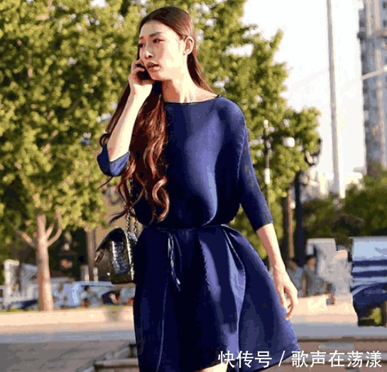 街拍 黑丝透视裙性感, 一双白皙大美腿看不够!