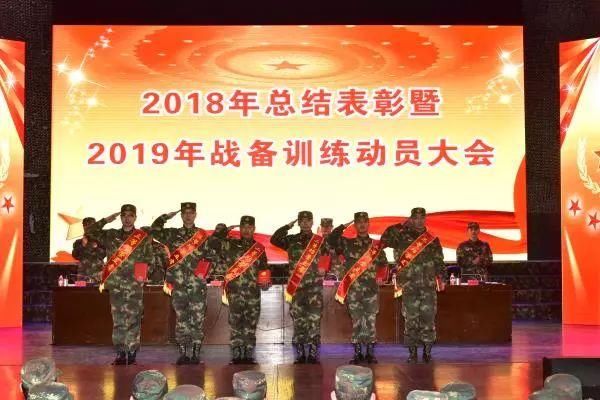 指导员给立功官兵送喜报，车站安检被拦下，打开一看是二等功奖章