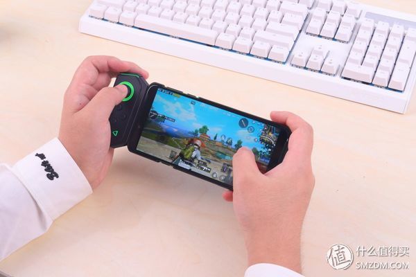 “信仰之灯”突破视觉界限，黑鲨游戏手机Helo开启手游体验新境界