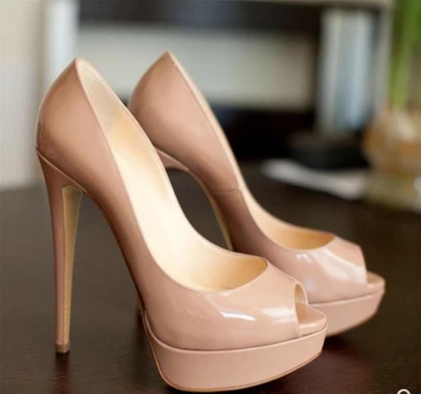 穿高跟鞋很累？尖头细跟高跟鞋要这样穿，学会了你就是最美女神！