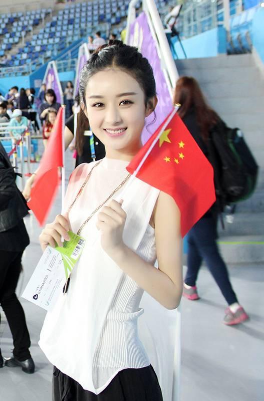 你是什么脸型，就配什么发型和衣服，搭对了美10倍！