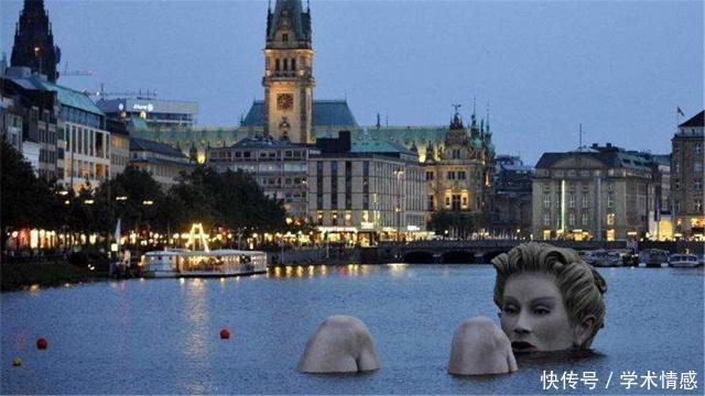 德国有一个非常羞耻的雕像，美女在湖中洗澡，游客见了都脸红