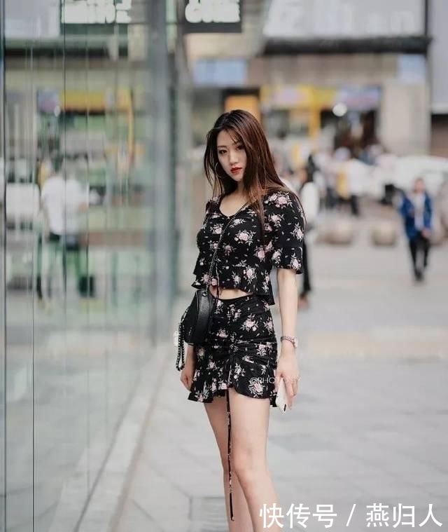  搭配一双高■高跟鞋魅力穿搭，秀出女性完美的姿态