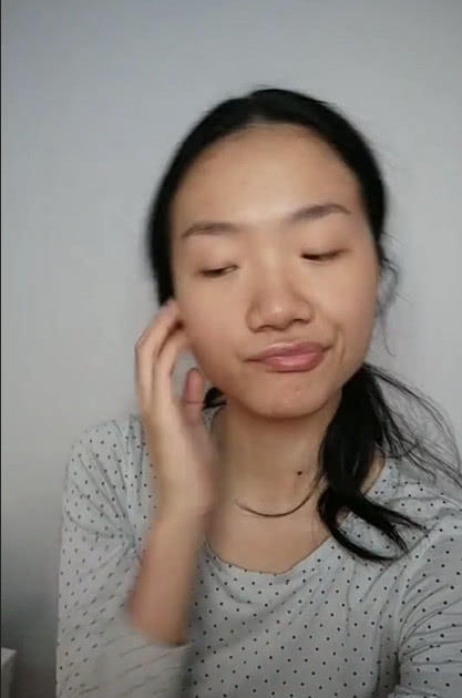 不怕丑女化妆，就怕美女化妆，单眼皮小姐姐简直就是美出天际，网