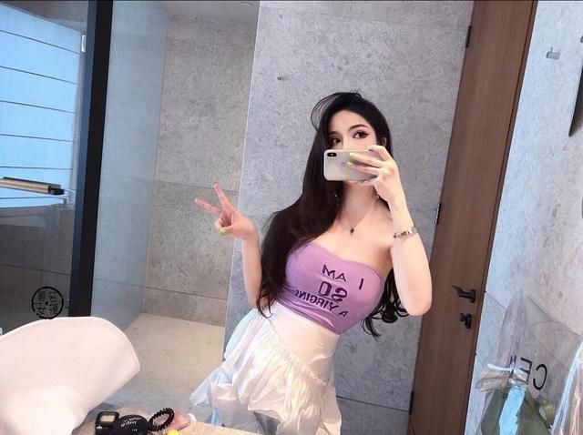 高颜值大长腿，穿包臀裙的女孩