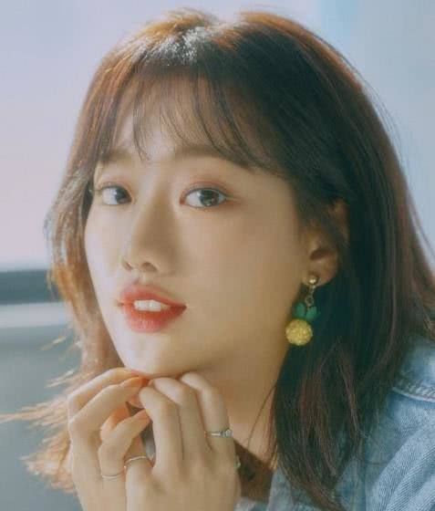  显眼：明星网红都离不开的最爱用美瞳色系！不用画眼妆就显眼大！