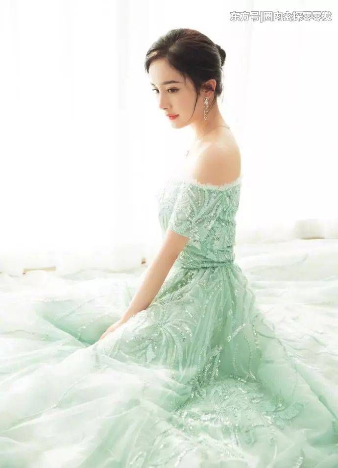 连杨幂蒋欣都驾驭不了的绿色礼服，居然被她穿出了超甜味儿