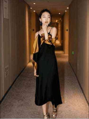 同是162cm的周冬雨和王子文，网友:大长腿与小短腿的差别!