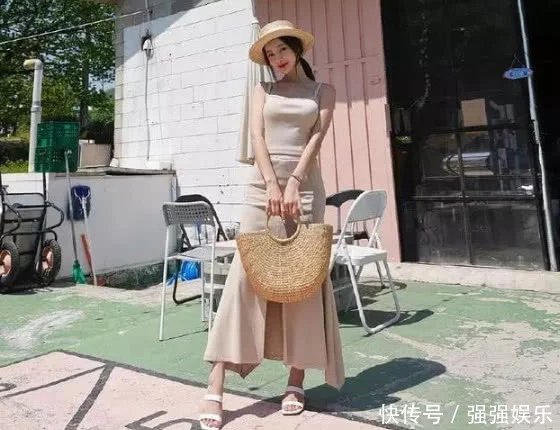 优雅迷人的吊带连衣裙美女,连背影都诱惑无比!