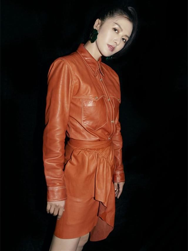 35岁谭维维与34岁唐嫣，穿同一套裙装，看上去却不止1岁年龄差！