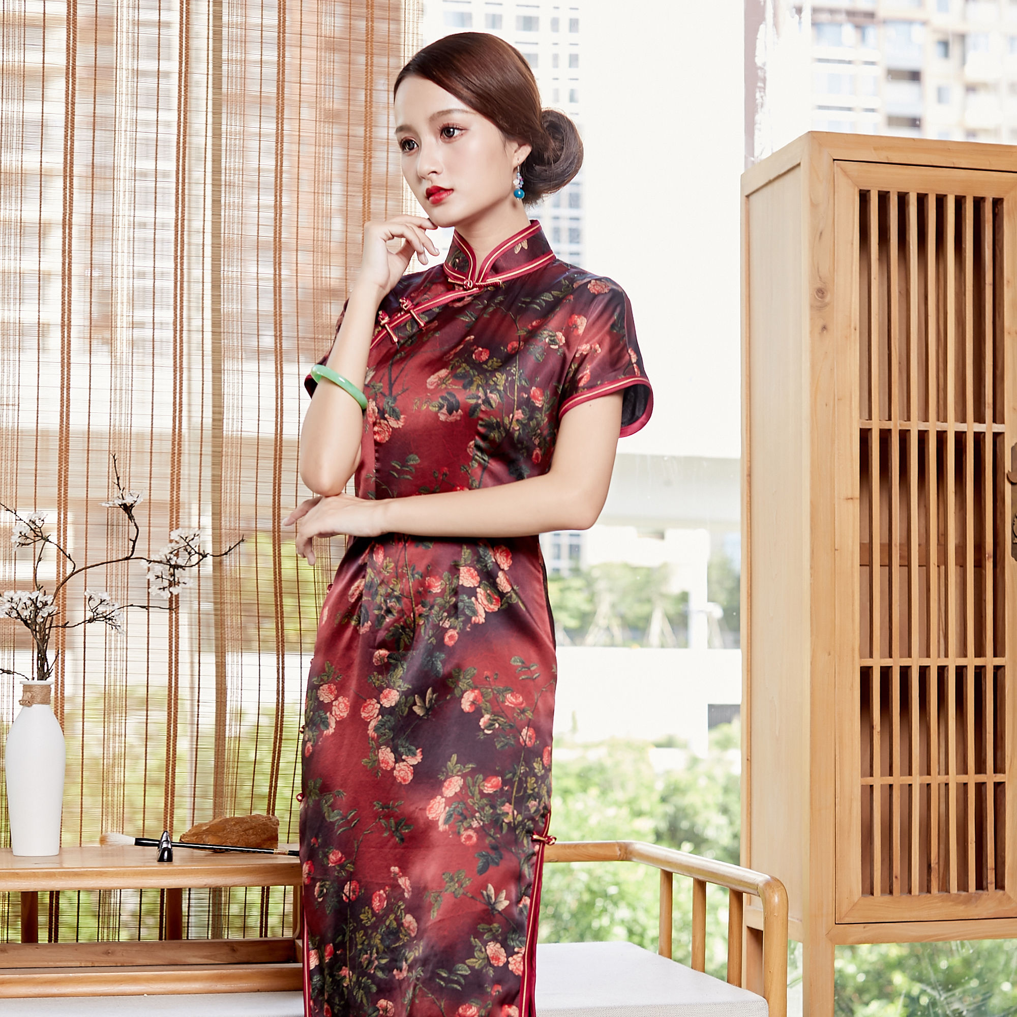 20岁的姑娘如何把旗袍穿出不突兀的气场?