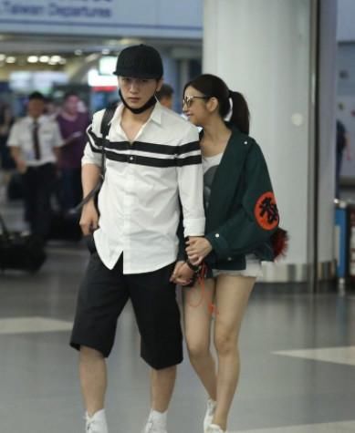 换上这条裙子后，陈妍希不止美了八个度