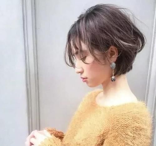 『修饰效果』黑榜前列的这五款发型，过时还显脸大，没有选择的女生很幸运