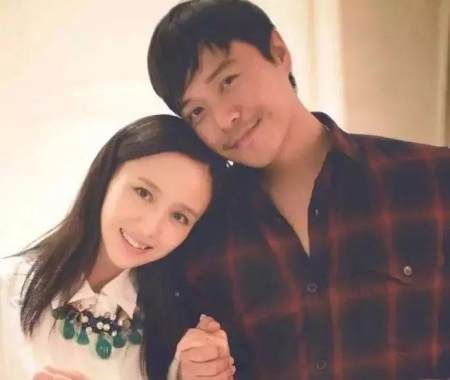 日前,有网友曝光了一组佟丽娅在机场的抓拍照