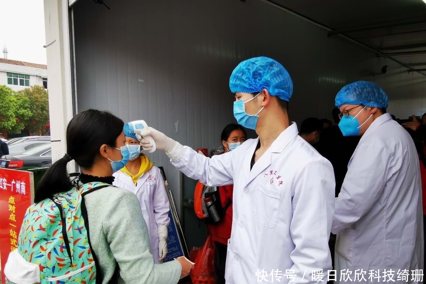 『专列』人民日报记者实地探访:湖北复工人员的“返岗专列”