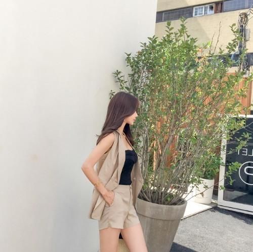 街拍：清新的元素修饰小姐姐，拍出小姐姐的可爱与俏皮