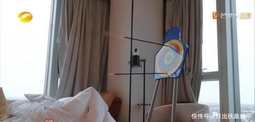  生活：阚清子家面积不大却乱七八糟，面对同为80后的张碧晨，对比太残酷