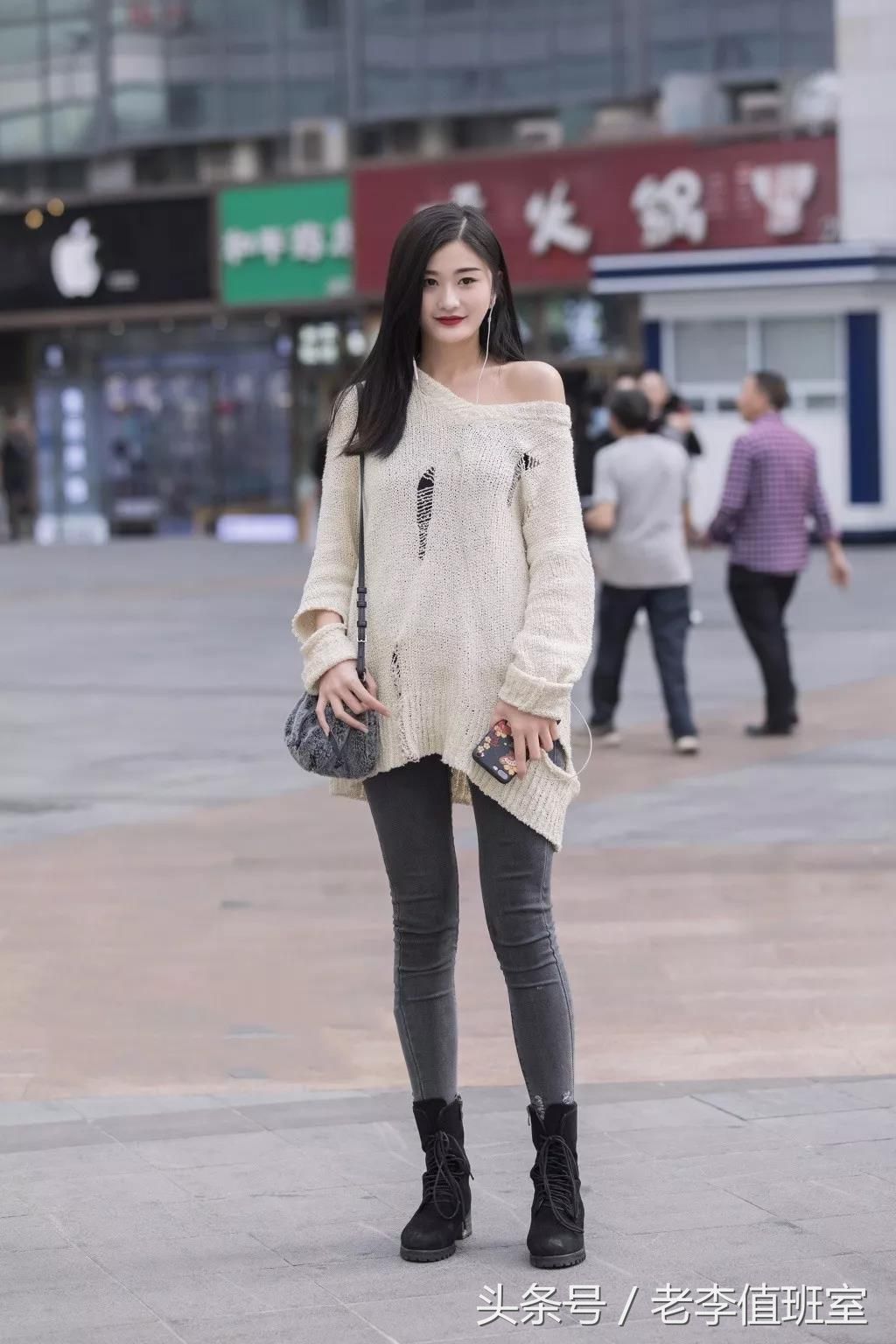 街拍:城市街头靓女如云长得雪肤花貌性感美丽