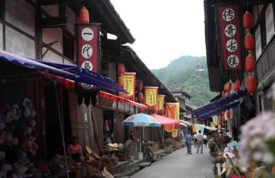 我国最''霸气''的古镇,一条街横跨三省,是很多影视剧的取景地【2020热门旅游景点】