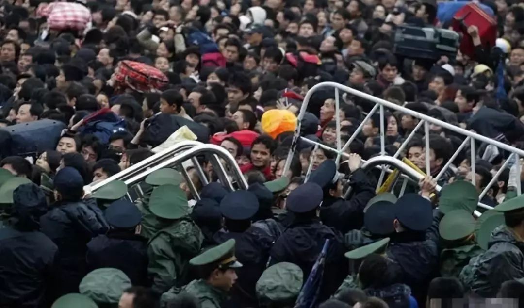 不再有十几万人挤爆火车站，中国最大的时代变迁正在发生