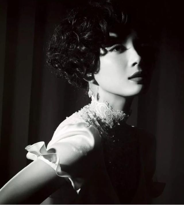 41岁的旗袍女王，优雅和精致的陈数几乎让女人汗颜