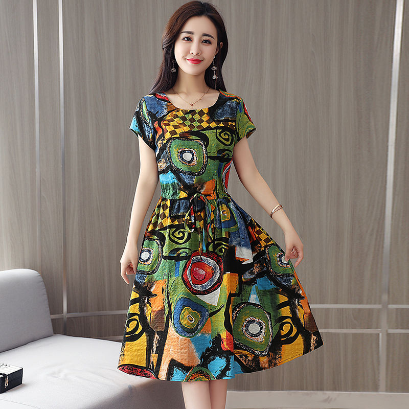 会打扮的女人都不穿套装,现在流行下面这些裙子,时髦洋气又减龄