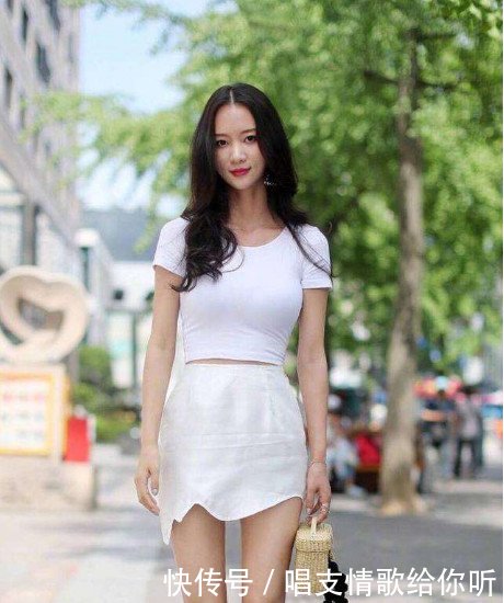 街拍动感时尚与大气温婉的美，让街头变成秀场
