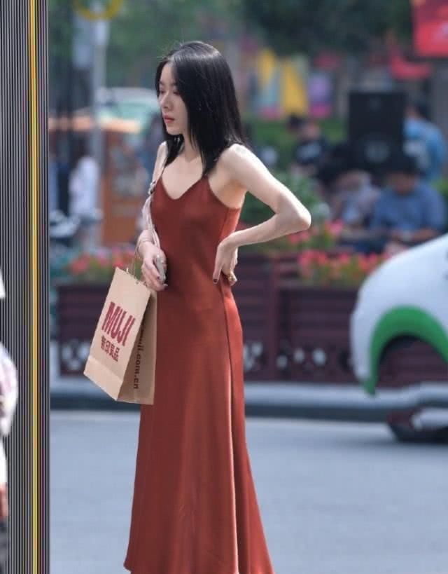  气质■美如画的连衣裙清新时尚，优雅减龄更让你气质出众