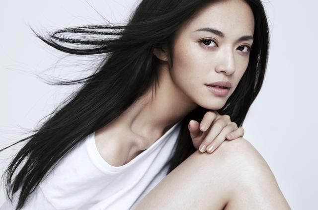 姚晨老公曹郁与短发美女疑似出轨，姚晨工作室发声辟谣