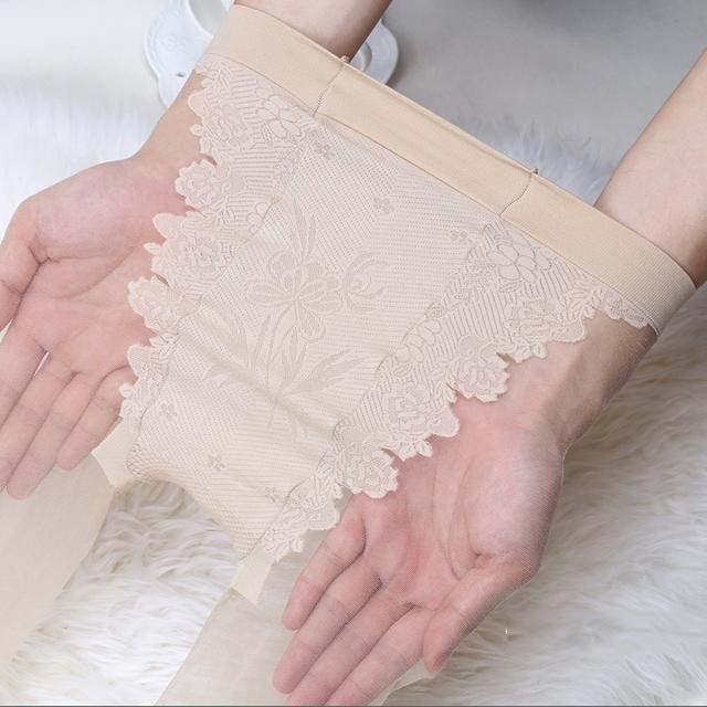 女人夏天尽量不要配黑丝袜，看下图女人这样穿，身材尽显