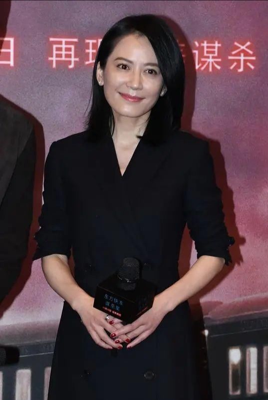 『真容』俞飞鸿跌下神坛了?近照暴露真容,刀割式褶子好显苍老!