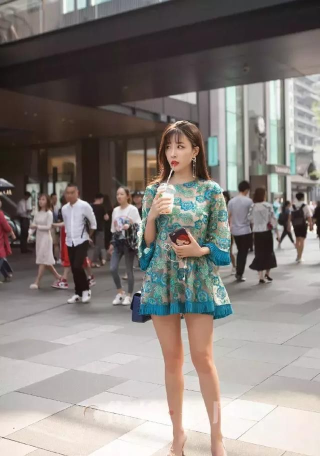 『显得』夏日穿搭高跟鞋,让女生显得优雅又大方