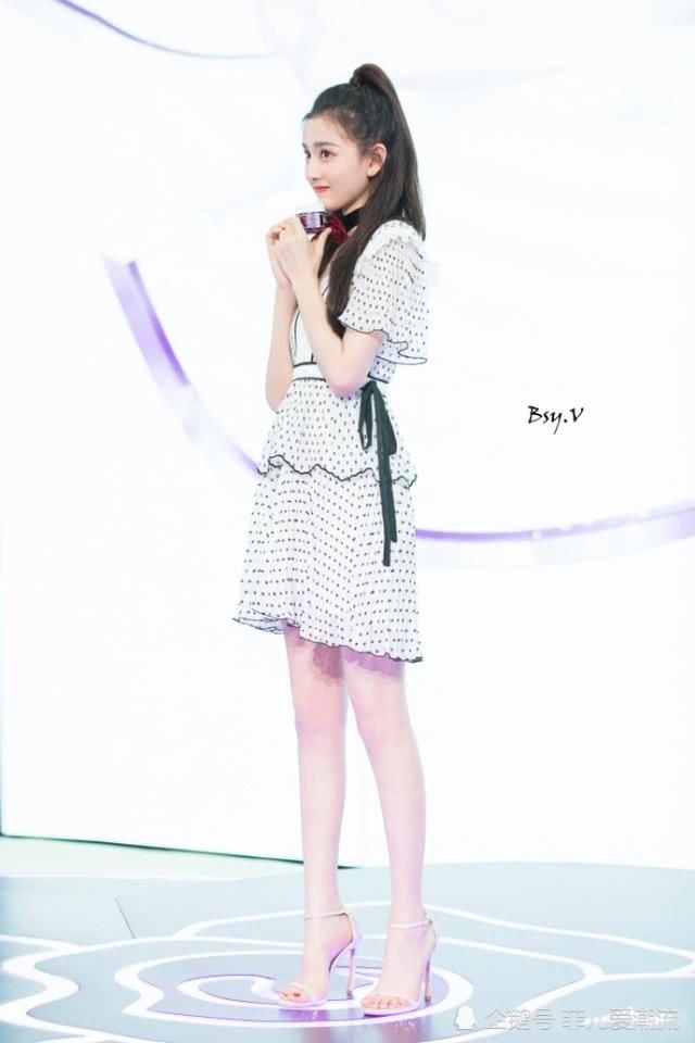 宋祖儿出席活动,只看下半身就惊艳全场