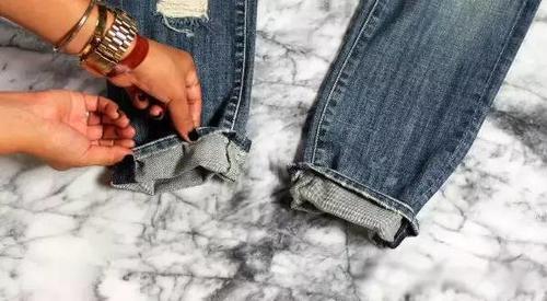 还在穿紧身裤？今年翻边牛仔裤才最火！