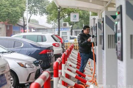 我国燃油车禁售时间已定，看到这个时间后，网友：我刚买的新车啊