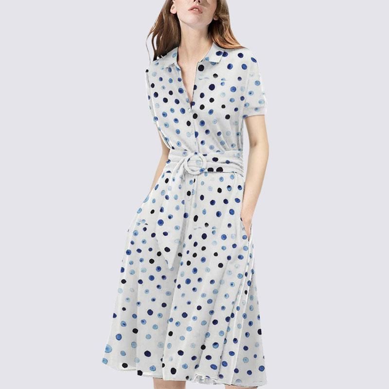 火爆夏季的波点裙，70后阿姨穿上身也毫无违和感，显得人更美