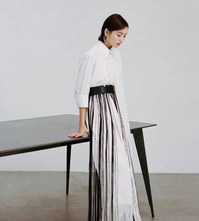  气质@早春流行一种穿法,叫“衬衫+阔腿裤”,气质又显瘦,明星都爱穿
