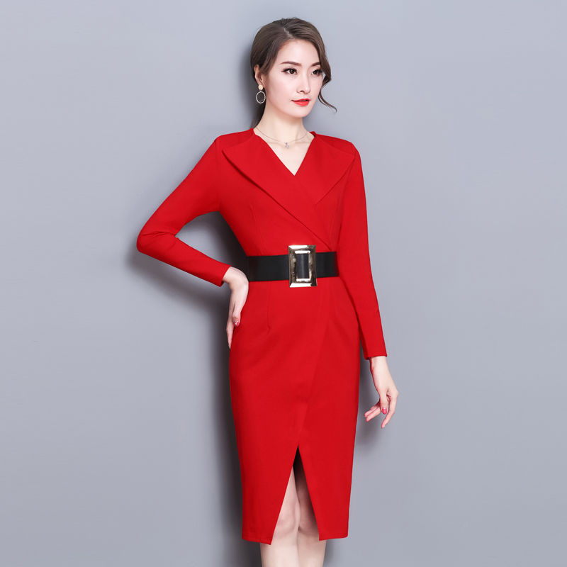 太美了，40岁女人穿出了不一样的气质，精致秋风连衣裙，真美