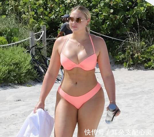 她体重160斤，却靠马甲线成为超模，网友原来胖子也这么美