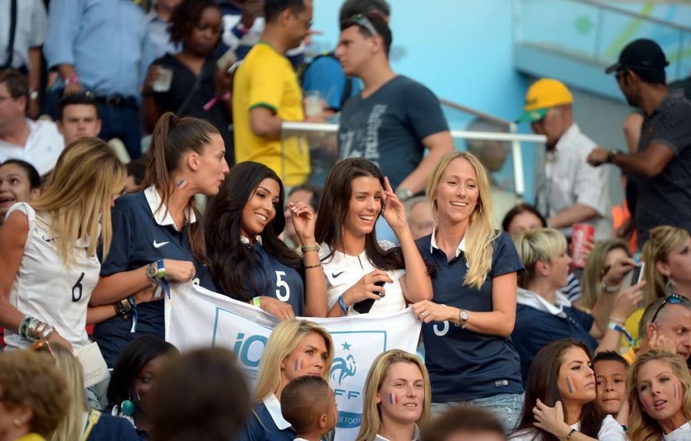 各国世界杯太太团的大合照:论颜值和身材，都盖过了模特