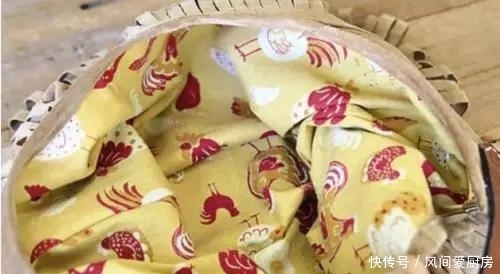  [实用]废弃仿貂皮裤子变身实用流苏包教程