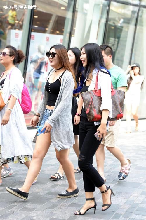 北京的时尚姑娘,夏天为什么更喜欢穿着牛仔裤?
