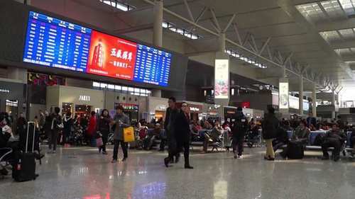 我国最“赚钱”的高铁，高峰时像公交车一样，5分钟就发一趟！